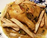 Foto del paso 10 de la receta Pollo en salsa de cebolla y perejil especiado con patatas fritas