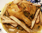 Foto del paso 10 de la receta: Pollo en salsa de cebolla y perejil especiado con patatas fritas