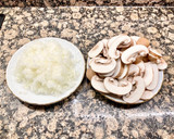 Foto del paso 2 de la receta: Muslitos de pollo con champiñones