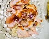 Hình bước làm 1 của món Gà roti phiên bản em bé
