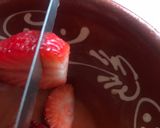Foto del paso 3 de la receta Macedonia de fresas en zumo de naranja, con sal y sin azúcar. Fuerza contra el virus!!