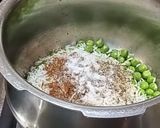 A picture of step 2 of Matar pulao.