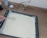 Foto del paso 3 de la receta: Brazo gitano de claras relleno de crema de pistacho y bañado en chocolate
