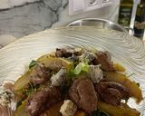 Фото кроку 7 до Салат з карамелізованою грушею і курячою печінкою.