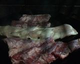 Foto del paso 2 de la receta: Vacío, entraña y pechito de cerdo con papas rústicas al disco y ensalada criolla