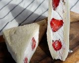 Foto langkah ke 2 dari resep Ichigo Sando (Strawberry Sandwich).
