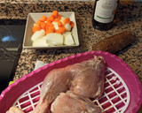 Foto del paso 1 de la receta: Pollo estofado con chocolate y yuca