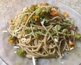 Foto del paso 4 de la receta: Spaghetti integral con ajo, brócoli y verduras salteadas
