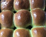Foto langkah ke 6 dari resep Roti pandan isi kelapa.
