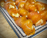 Foto del paso 4 de la receta: Rollitos de salmón con ensaladilla de langostinos