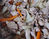 A picture of step 2 of Weekend Stir-Fried Pork with Onions.