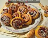 Foto del passaggio 11 della ricetta ​🍓 Girelle di sfoglia, crema di arachidi e fragole fresche 🍫