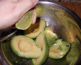 Foto del paso 1 de la receta: Tartar de salmón y guacamole