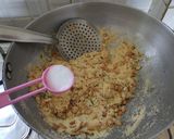 A picture of step 3 of Semolina upma.