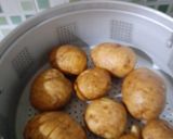 Foto langkah ke 1 dari resep Hasselback Potatoes With Creamy Sauce.