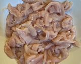 Foto del paso 1 de la receta: Pechuga de pollo en salsa roja con macarrones 🍗🍝