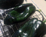 Foto del paso 1 de la receta: Chile relleno en caldo