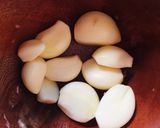 Hình bước làm 1 của món Tỏi ngâm mật ong