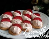 A picture of step 2 of Fruit and Cream Canapes.