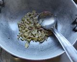 A picture of step 2 of Aloo capsicum ki sabji.