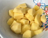 Foto del paso 1 de la receta: Papas gajo en Lékué