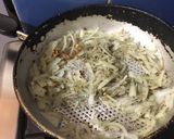 Foto del paso 1 de la receta: Budín de verduras ralladas con relleno de queso y claras batidas