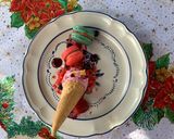Foto del paso 28 de la receta: Bienvenidos a la Navidad🎄. Helado con macarrones y salsa de frutos rojos