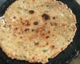 हरी अजवाइन की पत्ती और प्याज़ के पराठे (Hari ajwain ki patti aur pyaz ke parathe recipe in Hindi) रेसिपी चरण 2 फोटो