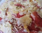 Foto del paso 2 de la receta: Pizza amb cuixot salat, dolç, salami i alcaparras amb vinagre