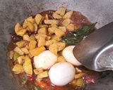 Foto langkah ke 4 dari resep Kentang Telur Kecap Pedas Manis.