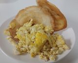 รูปขั้นตอนการทำที่ 4 ของ Fried tortilla with Scrambled Eggs ตอติญ่าทอดไส้ไข่คน
