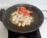 Foto del paso 8 de la receta: Paella al HORNO de espinacas y gamba pelada