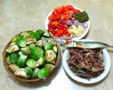 Foto langkah ke 1 dari resep Oseng Terong Bulat Ikan Asin.