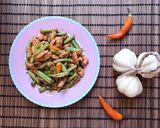 รูปขั้นตอนการทำที่ 3 ของ ไก่ผัดพริกถั่ว