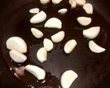 A picture of step 1 of Dry Garlic Chutney.