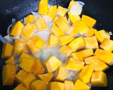 Foto langkah ke 2 dari resep Pumpkin Soup.