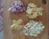 Foto langkah ke 2 dari resep Ayam Cincang Kentang Masak Kecap.