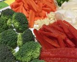 Foto del paso 2 de la receta: Wok de Verduras con Fideos de arroz y salmón