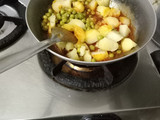 વટાણા બટાકા નું શાક (Vatana Bataka Shak Recipe In Gujarati)
