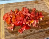 Une image de l'étape 4 de Salade de tomates, betteraves rouges, courgette et persil aux deux jambons.