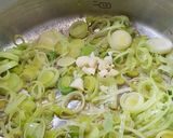 Póréhagymás cukkini krémleves, pirított gombával! recept fázis 1 fotója