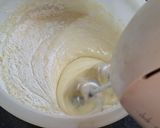 Foto del paso 3 de la receta: Budín de bananas y pera con cubierta crocante de chocolate