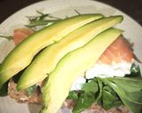 Foto del paso 3 de la receta: Tostada de Queso Cottage, Salmón y Aguacate
