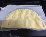 Foto del paso 4 de la receta: Empanada de mascarpone, jamón y dátiles