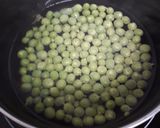 A picture of step 1 of Green peas kheer.