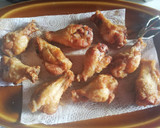 Foto del paso 2 de la receta: Alitas de pollo fritas al vino y al limón 🐔🍋