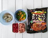 Foto langkah ke 1 dari resep Ramen Goreng Udang Pedas.