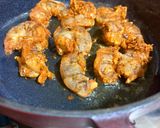 صورة لخطوة 3 من وصفة أرز مكسيكي بالجمبري