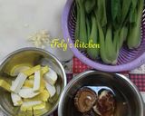 Foto langkah ke 1 dari resep Tumis pakcoy tahu jamur.