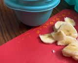 A picture of step 2 of Strawberry banana parfait.